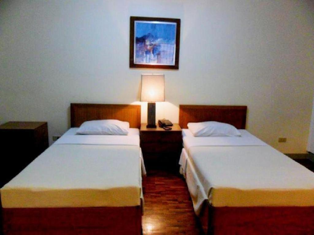 Amorsolo Mansion Hotel 마닐라 외부 사진