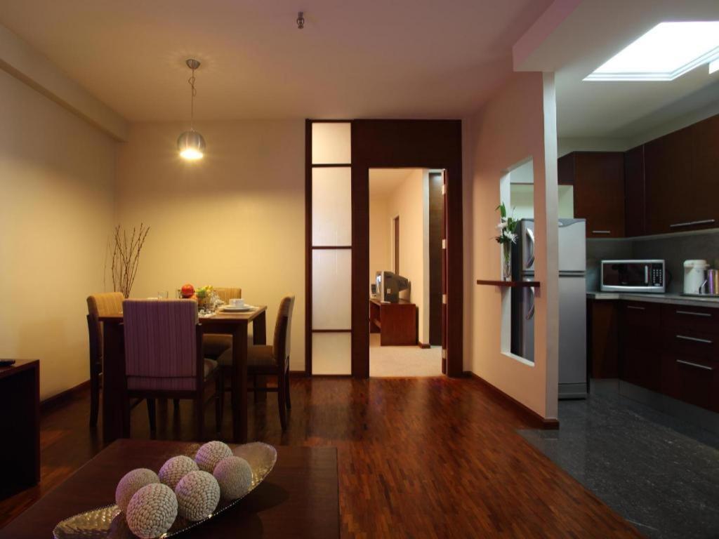 Amorsolo Mansion Hotel 마닐라 외부 사진