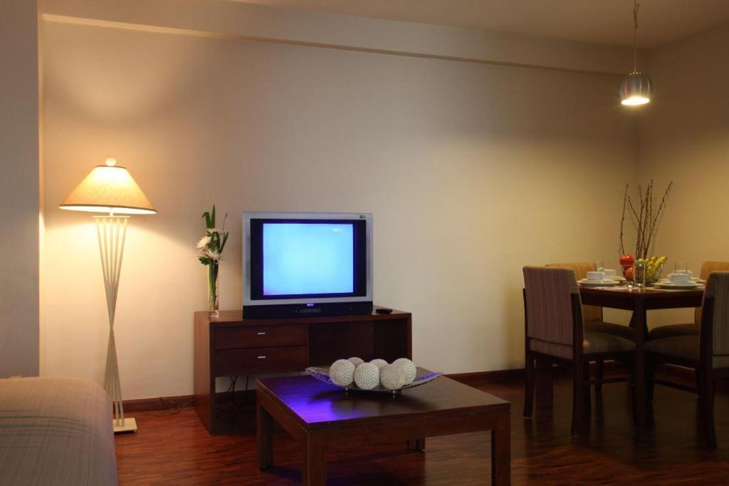 Amorsolo Mansion Hotel 마닐라 외부 사진