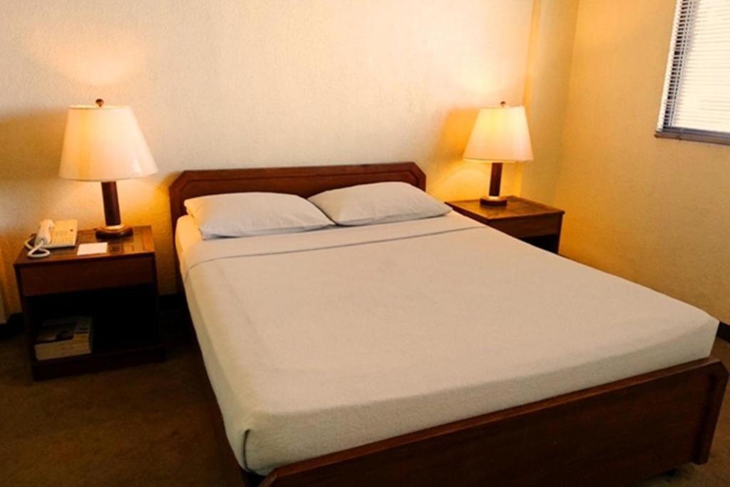 Amorsolo Mansion Hotel 마닐라 외부 사진