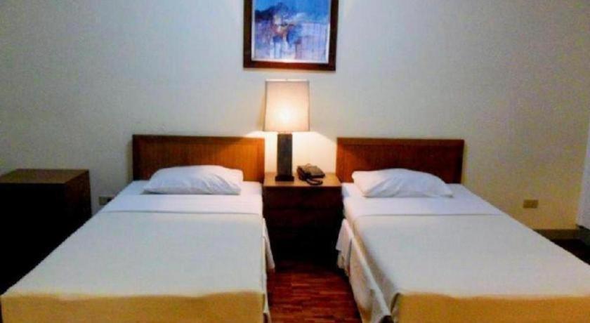 Amorsolo Mansion Hotel 마닐라 외부 사진